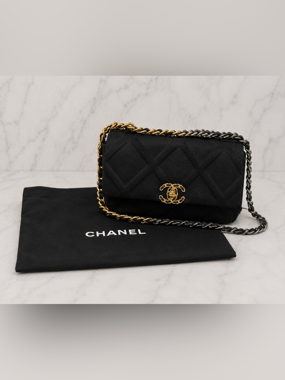 🖤 Women’s Black Quilted Fabric bag with Mixed Metal Chain ✨🖤